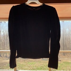 Long sleeve basic black tee.